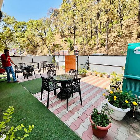 Weekend Vibes Bed & Breakfast Kasauli Bagian luar foto