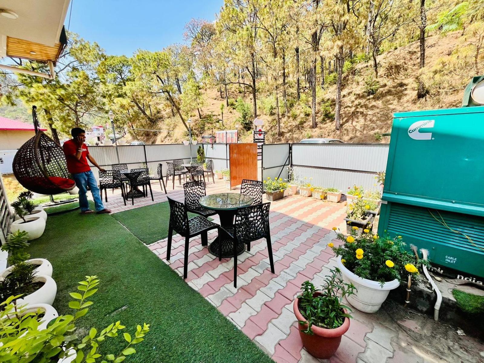 Weekend Vibes Bed & Breakfast Kasauli Bagian luar foto
